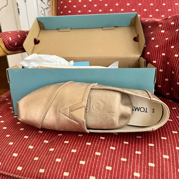 Champagne synthetic shimmer Toms shoe - Picture 2 of 5